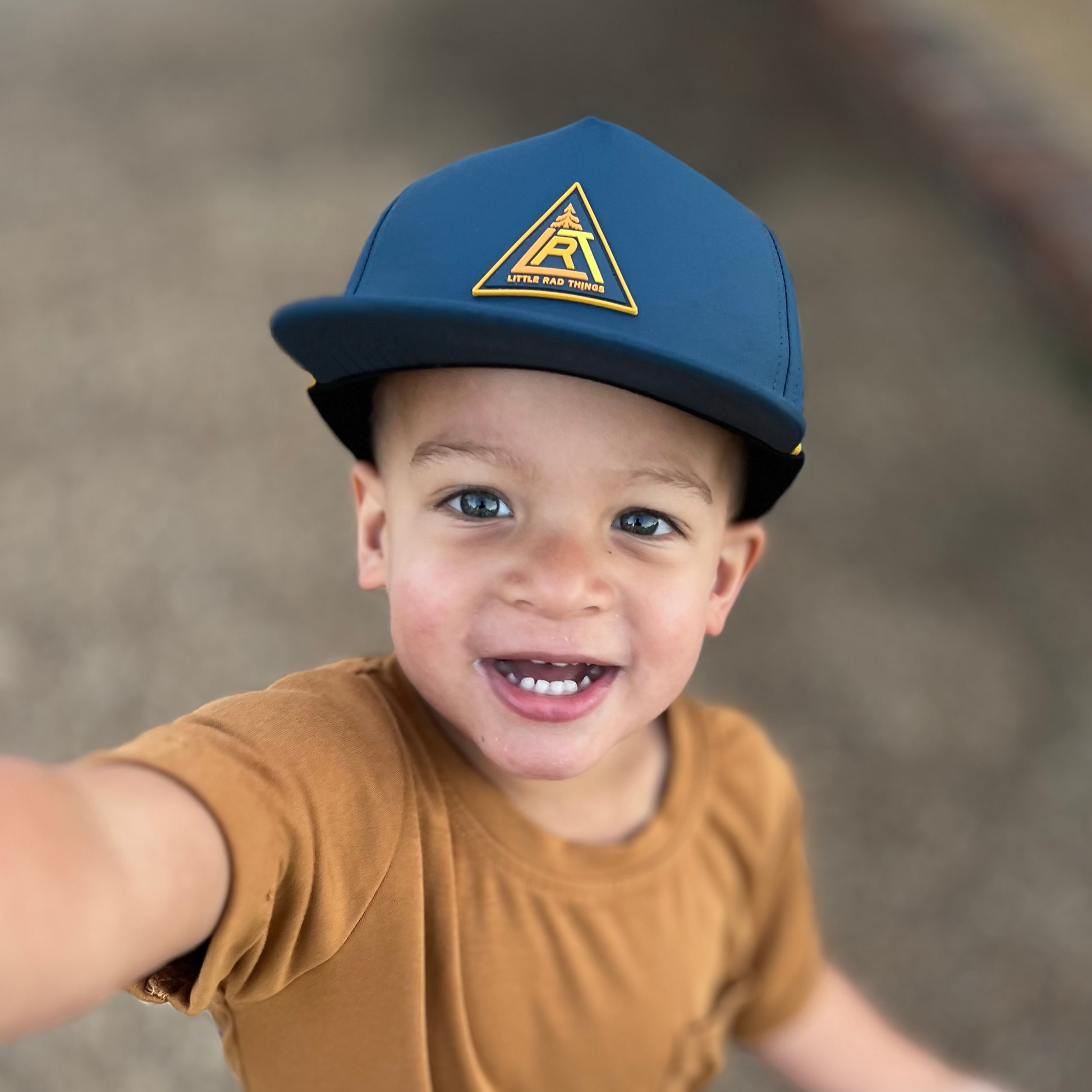 Pewter waterproof snapback hat with yellow rope accent and logo.