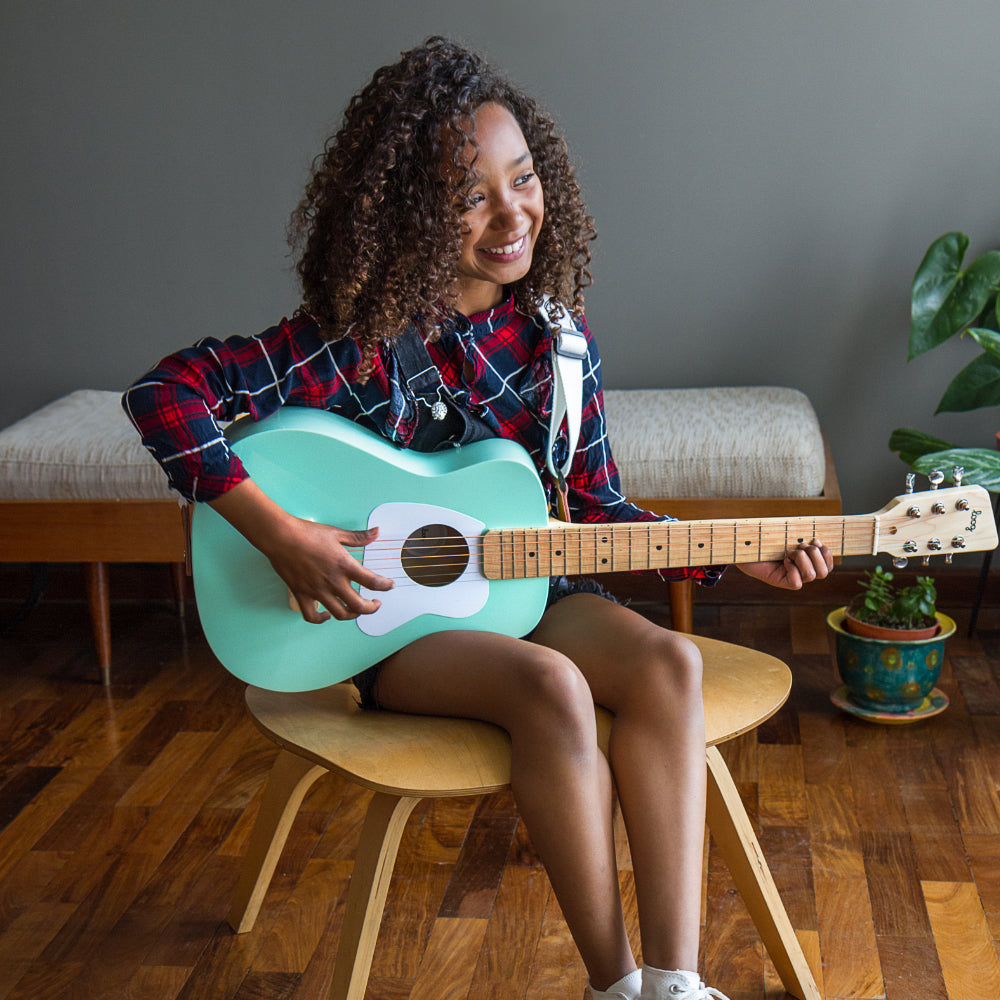Child learning guitar with Loog Pro 6 Acoustic guitar
